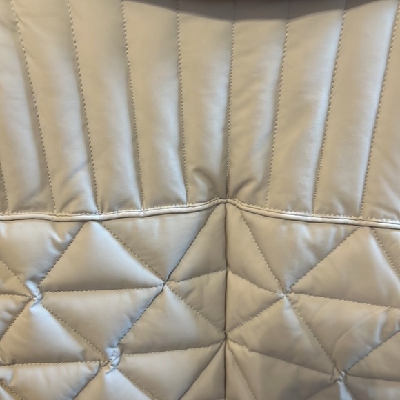 Cream colored puffy vest, very good condition. - Picture 5 of 6